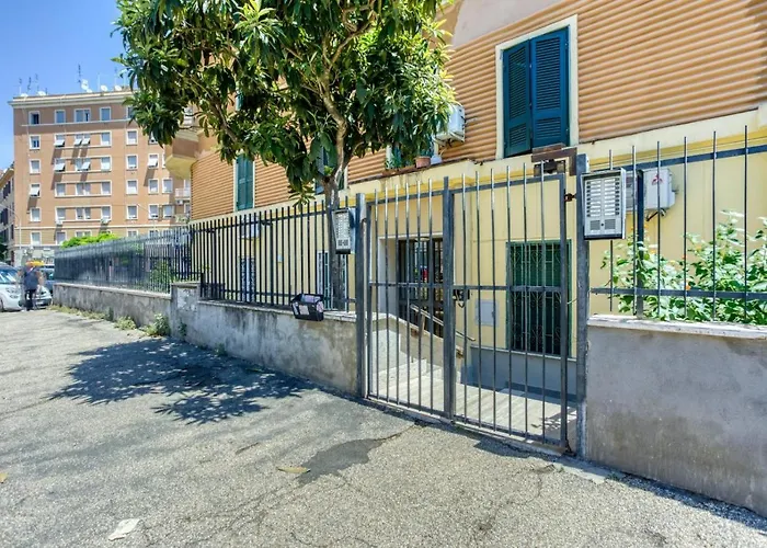 Appio Near Metro A By Rhr Apartament